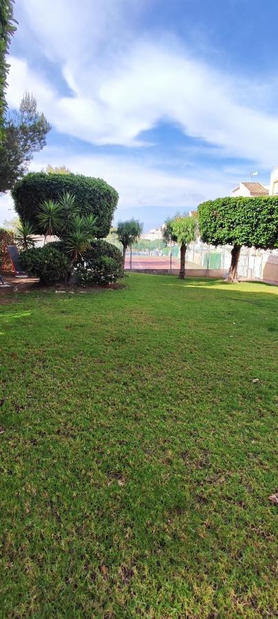 Parque Aromatico Con Dos Piscinas Apartment Torrevieja Exterior photo